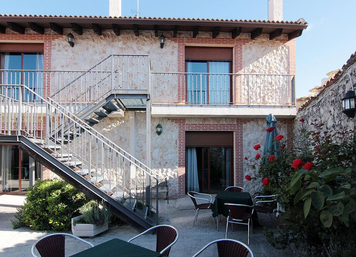 Apartamentos Turisticos Los Abuelos Montemayor de Pililla Zewnętrze zdjęcie