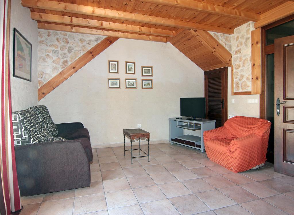 Apartamentos Turisticos Los Abuelos Montemayor de Pililla Zewnętrze zdjęcie