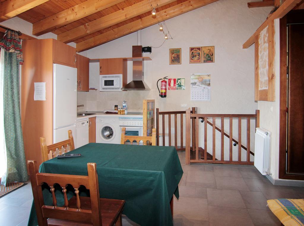 Apartamentos Turisticos Los Abuelos Montemayor de Pililla Zewnętrze zdjęcie